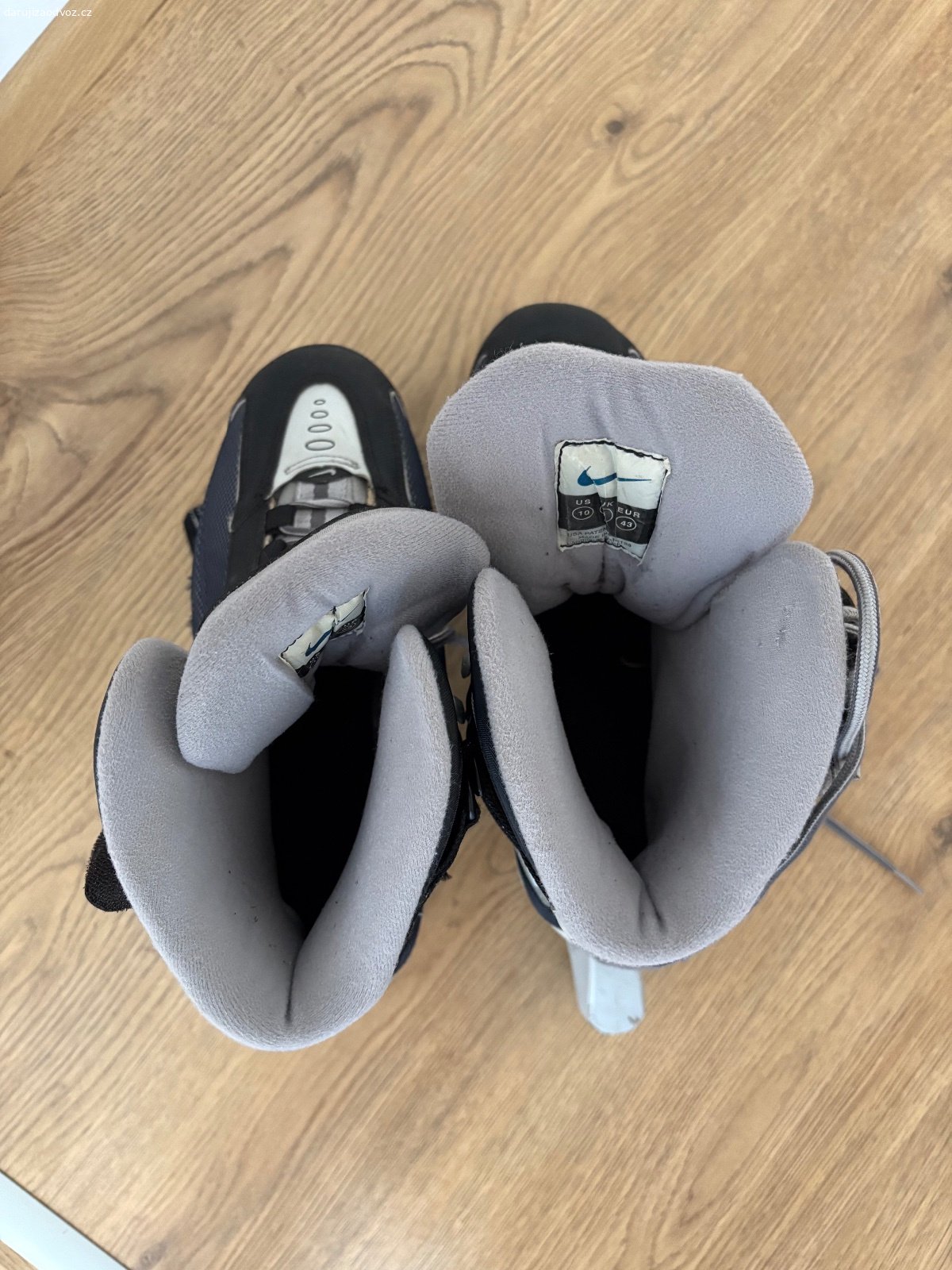 Inline/koleckove brusle Nike vel. 43. Stare (asi 18 let) a dost jete brusle. Samotna bota je v poradku, ale kolecka potrebuji vymenit.

Velikost 43
Kolecka 76mm 80A