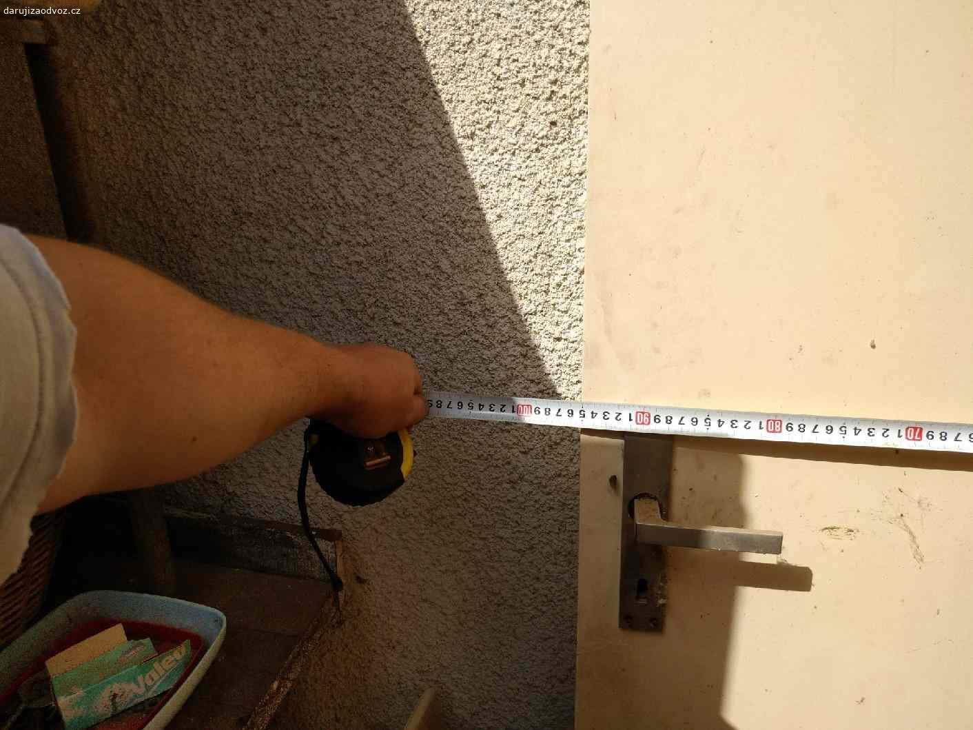 Interiérové dveře. Interiérové dveře  2x - bílé a 1x dekor dřevo
Možno i jednotlivě