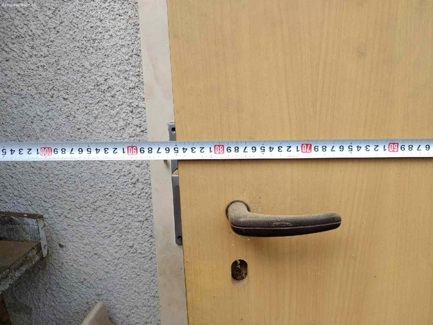 Interiérové dveře. Interiérové dveře  2x - bílé a 1x dekor dřevo
Možno i jednotlivě