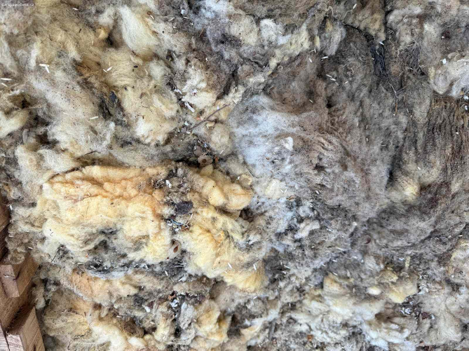 Izolacní Ovčí vlna.. 1m³ ovčí vlny na tepelnou izolaci.
Případný zájem prosím SMS