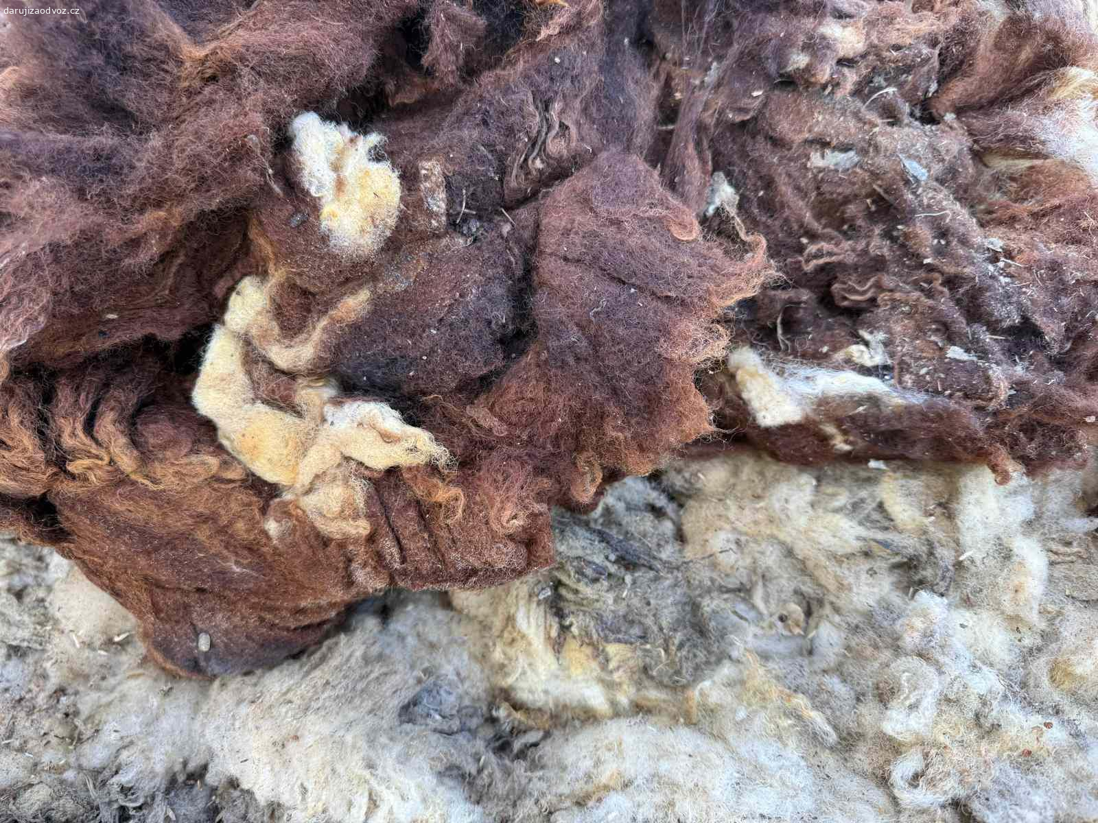 Izolacní Ovčí vlna.. 1m³ ovčí vlny na tepelnou izolaci.
Případný zájem prosím SMS