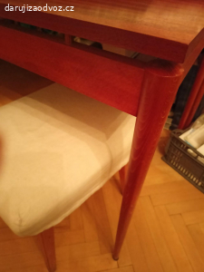 Daruji jídelní stul