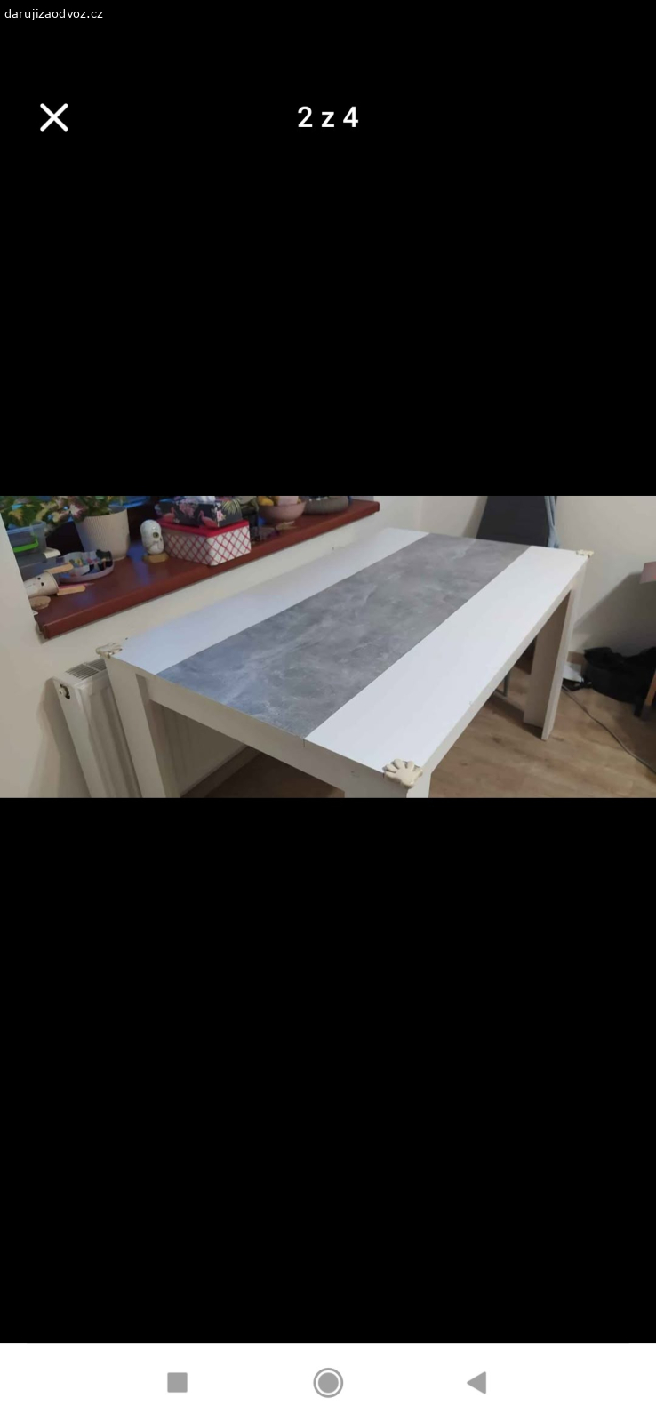jídelní stůl. Daruji jídelní stůl, spěchá š. 80 d. 138 v. 75
