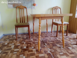 Jídelní stůl