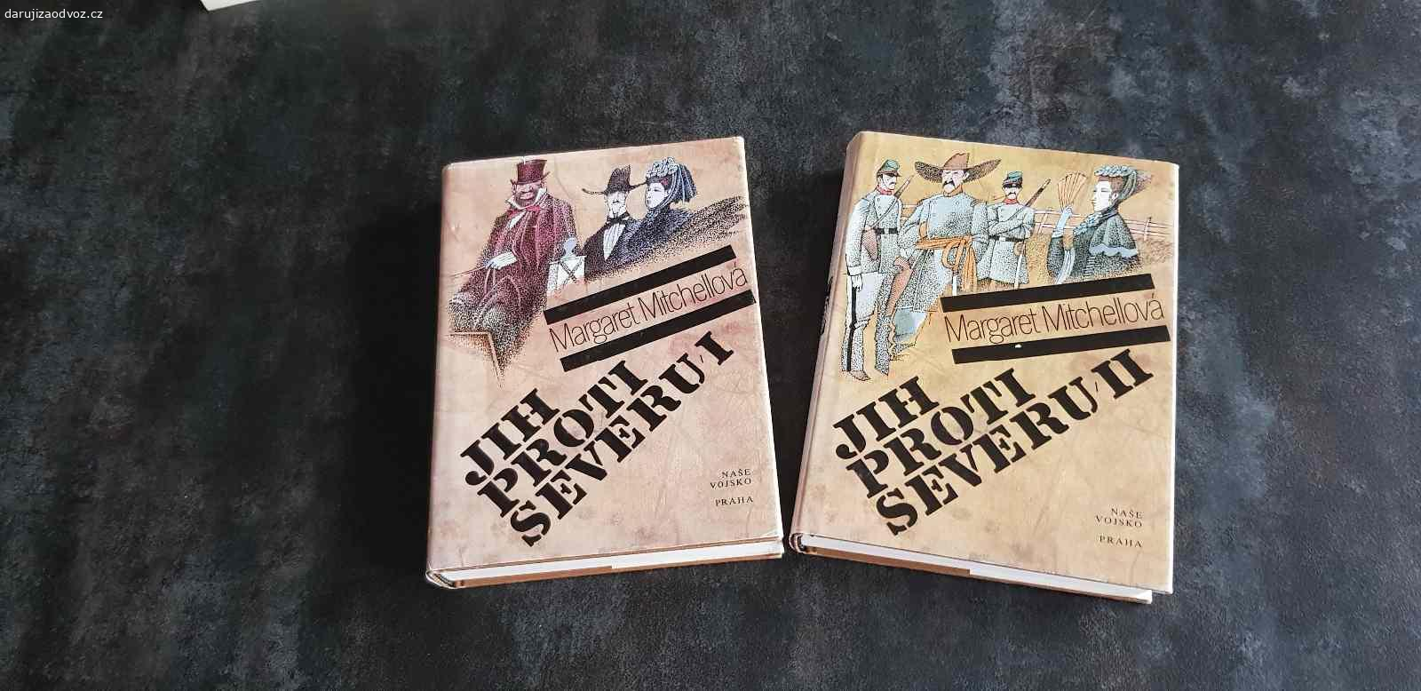 Jih proti severu I +II a Scarlett I + II. Nabízím následující knihy:
1)	Margaret Mitchellová – Jih proti severu I + II - (1. + 2. díl), napsala Margaret Mitchellová.
ISBN 80-206-0162-7;
Knihy vydalo Nakladatelství Naše vojsko v roce 1991.

2)	Alexandra Ripleyová – Scarlett I + II – (pokračování Jihu proti Severu M.Mitchellové)
Jedná se o komplet 2 knih, který představuje pokračování dvoudílného kompletu knih Jih proti severu od M. Mitchellové.
ISBN 80-206-0267-4
Knihy vydalo Nakladatelství Naše vojsko v Praze v roce 1992.

Knihy jsou ve velmi dobrém stavu.