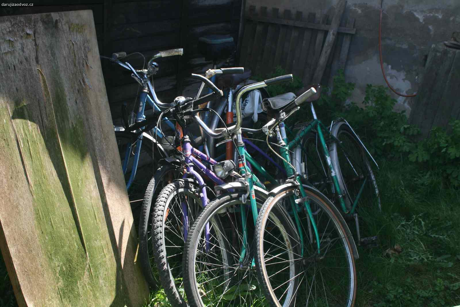 Jízdní kola. Vyměním za suroviny nebo jídlo třeba upečenou bábovku nebo domácí guláš, šišku salámu prostě co máte zrovna na plotně nebo v troubě. Odvoz a nakládka vlastní.