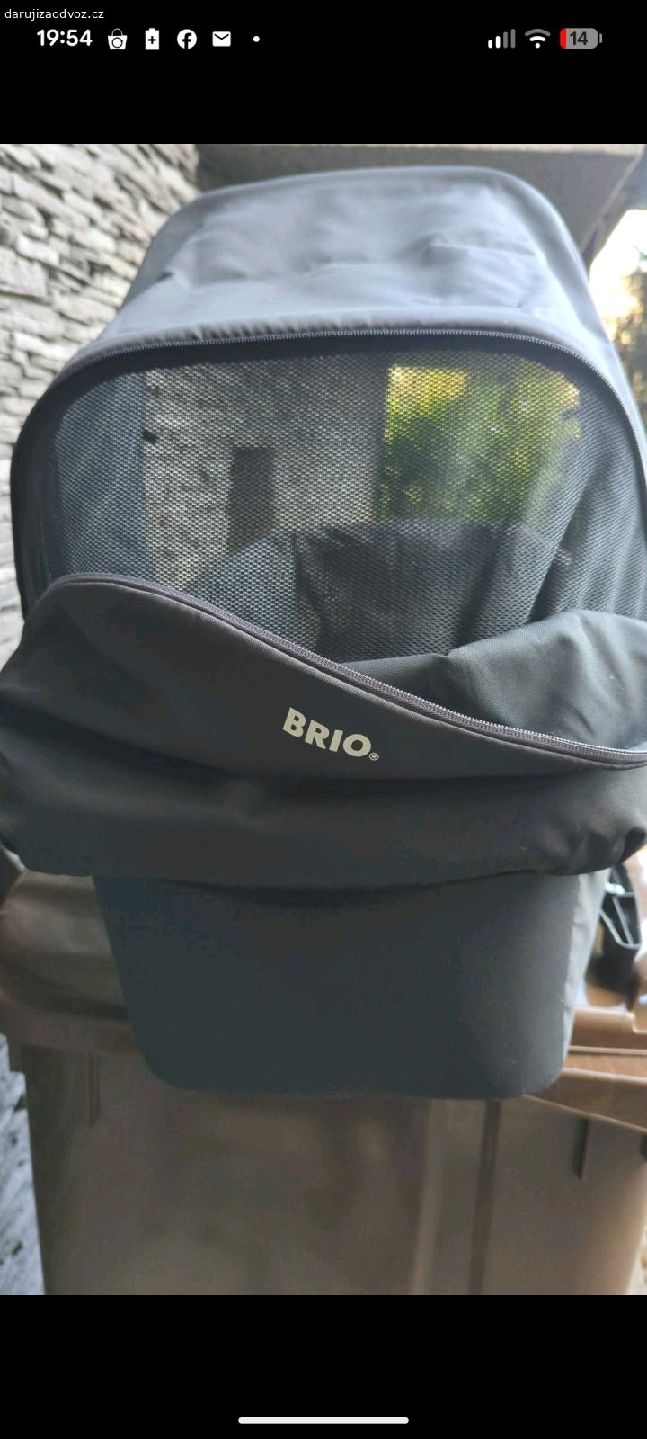 k opravě korbička Brio (Britax). Daruji korbu Britax k opravě. 
Mohu přidat i adaptér a nějaké další komponenty.
Šrouby lyžin jsou vyrvané z podlážky, ale představuji si, že by se dovnitř dala klidně jen dřevěná deska a použily by se delší šrouby se zapuštěnou hlavou, aby prošly až do lyžin.

Karlovy Vary