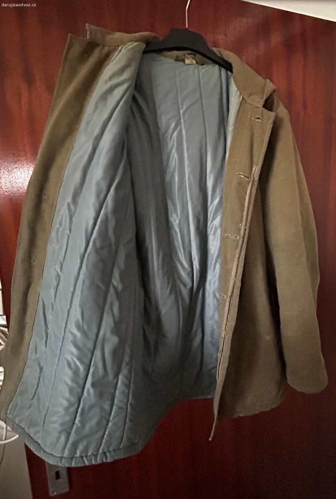 Kabát vatovaný, pracovní s kapucí. Daruji vatovaný, pracovní kabát, velikost M/L