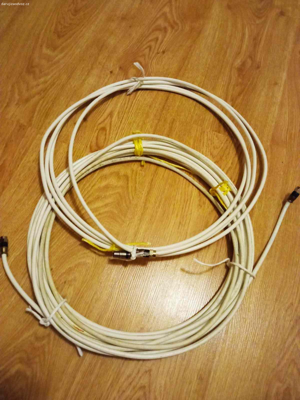 Kabel od internetu. Nevím kolik toho je