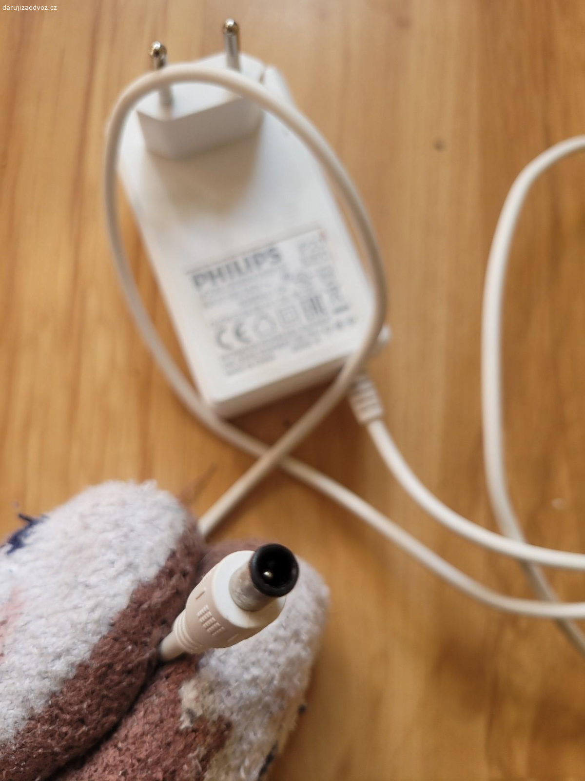 Kabel, původně od Philips lumea. Model viz foto. Kabel je původně od laserového odstraňovače chloupků philips, ten se rozbil, kabel je ale zcela funkční, možná někdo využila.

Můžeme se domluvit i na jiném místě předání, nebo, pokud si zaplatíte poštovný, klidně pošlu.