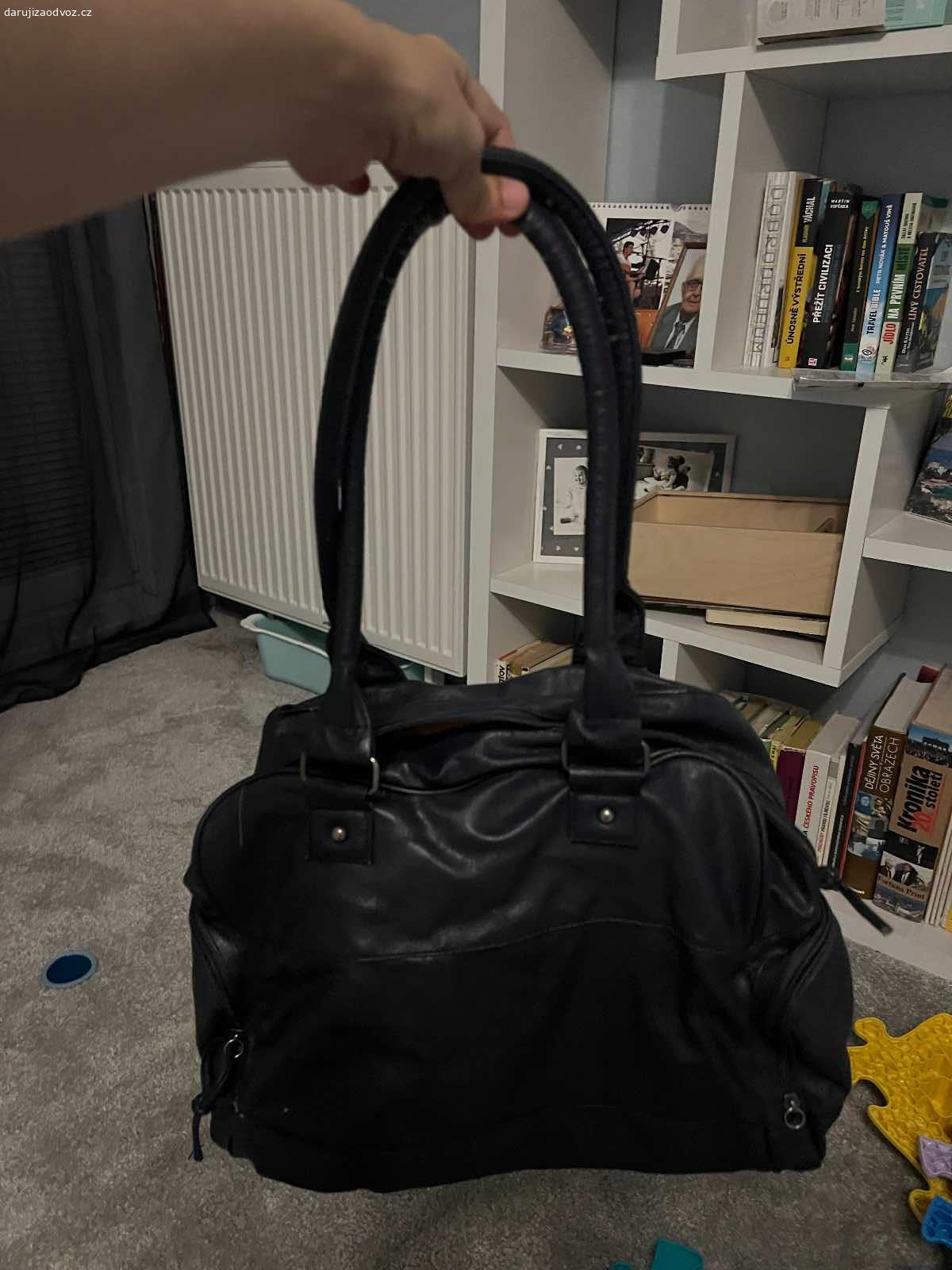 Kabelky. K vyzvednutí v Dolnich Mecholupech.