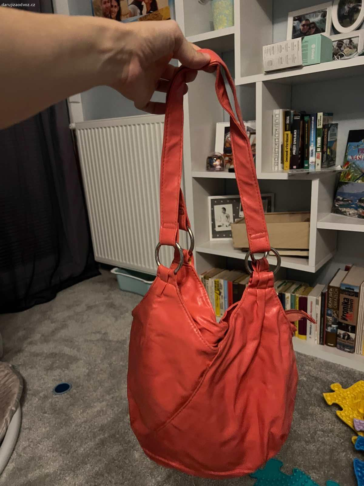 Kabelky. K vyzvednutí v Dolnich Mecholupech.