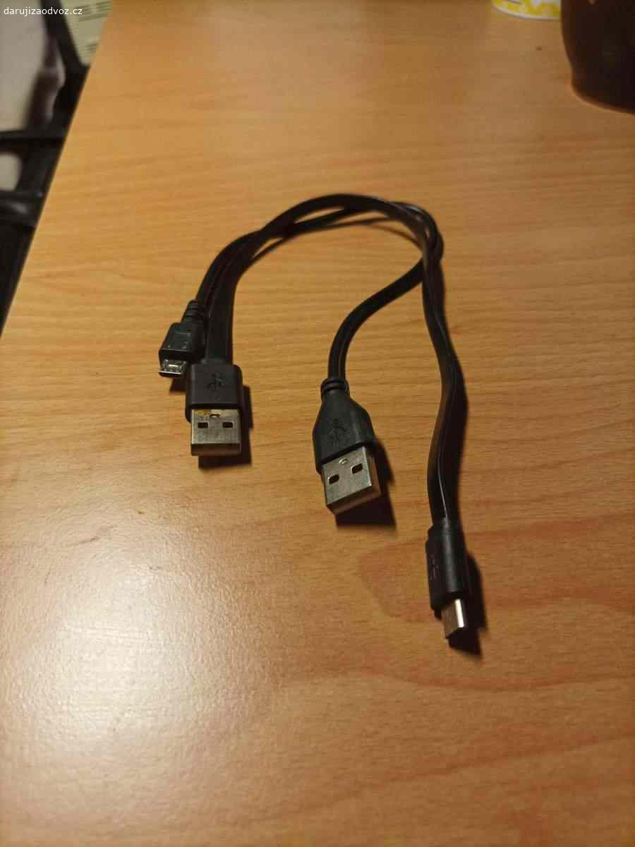 Kabely micro USB A-B. Použité, nálezový stav. K vyzvednutí o víkendu v Uhříněvsi, v pracovních dnech na Chodově.