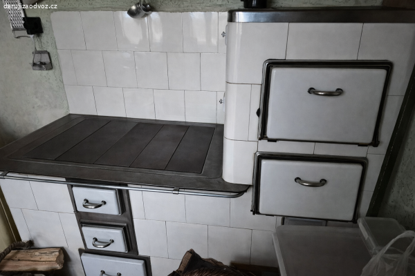 KACHLOVÁ KAMNA BÍLÁ K ROZEBRÁNÍ