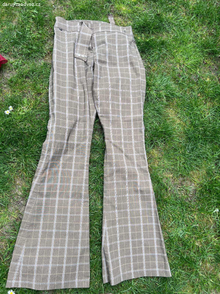 Kalhoty a společenský vršek velikost 36