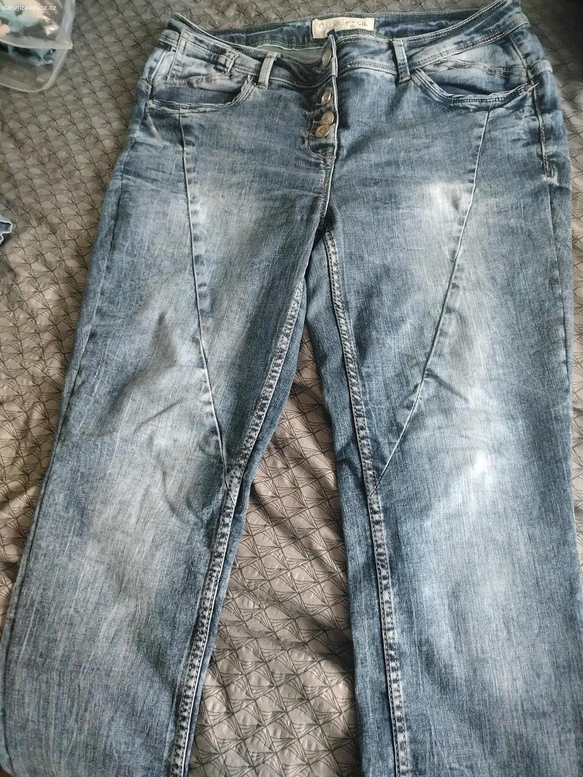 kalhoty v pase až100/170,trička. svetřík s krátkým rukávem,vel.42,trička velXXL,Kalhoty letní v pase až100cm jsou na gumu.Džíny ve předu na knoflí je y v pase až 100cm 175na dýlku .