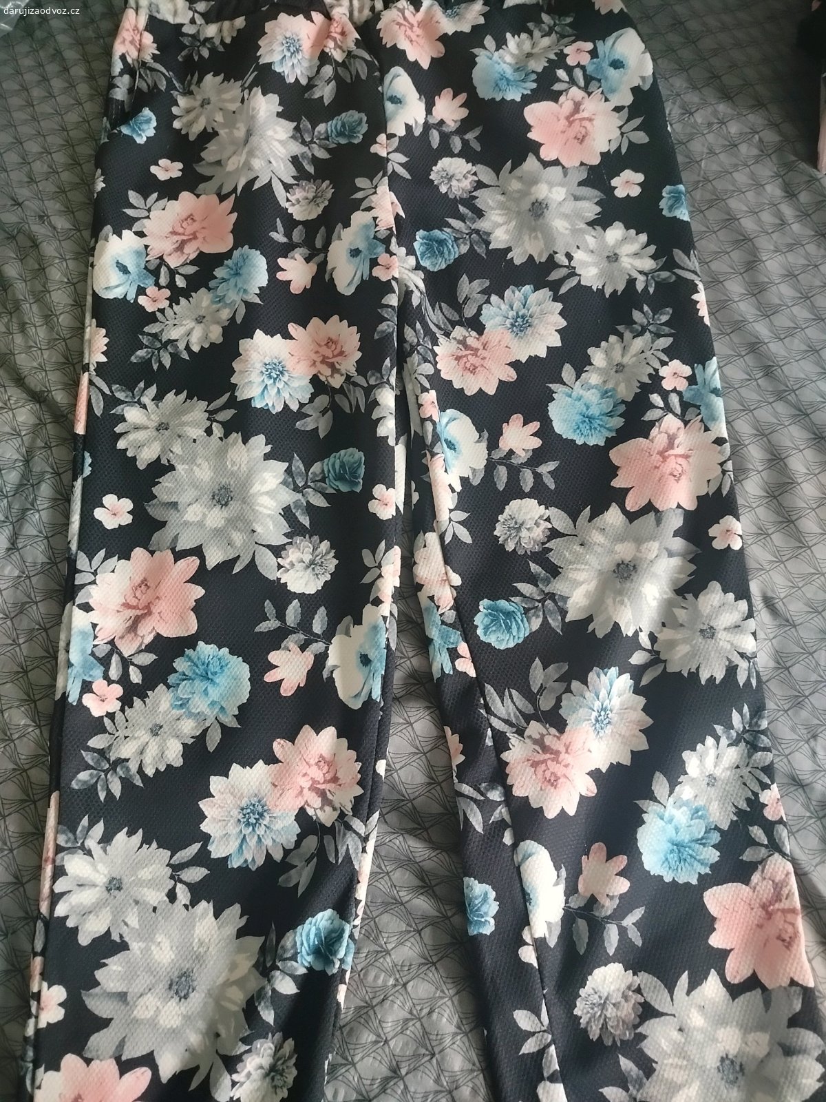 kalhoty v pase až100/170,trička. svetřík s krátkým rukávem,vel.42,trička velXXL,Kalhoty letní v pase až100cm jsou na gumu.Džíny ve předu na knoflí je y v pase až 100cm 175na dýlku .