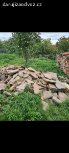 Kameny a cihly za odvoz