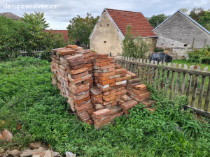 Kameny a cihly za odvoz
