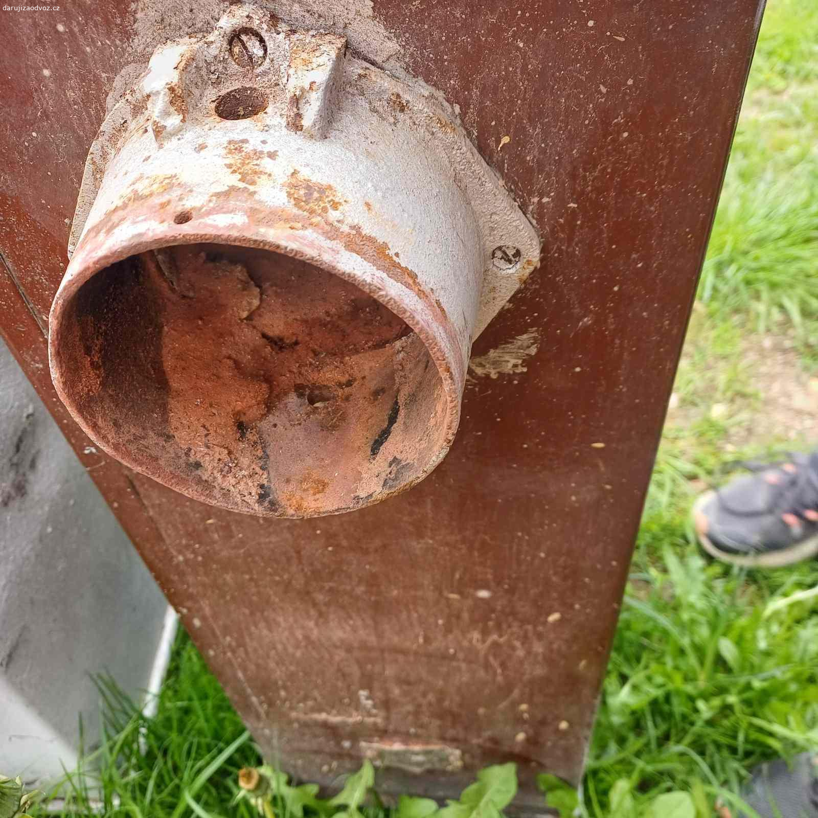 Kamna. Daruji za odvoz stara kamna, nalezovy stav. Osobni vyzvednuti v obci Cekov.