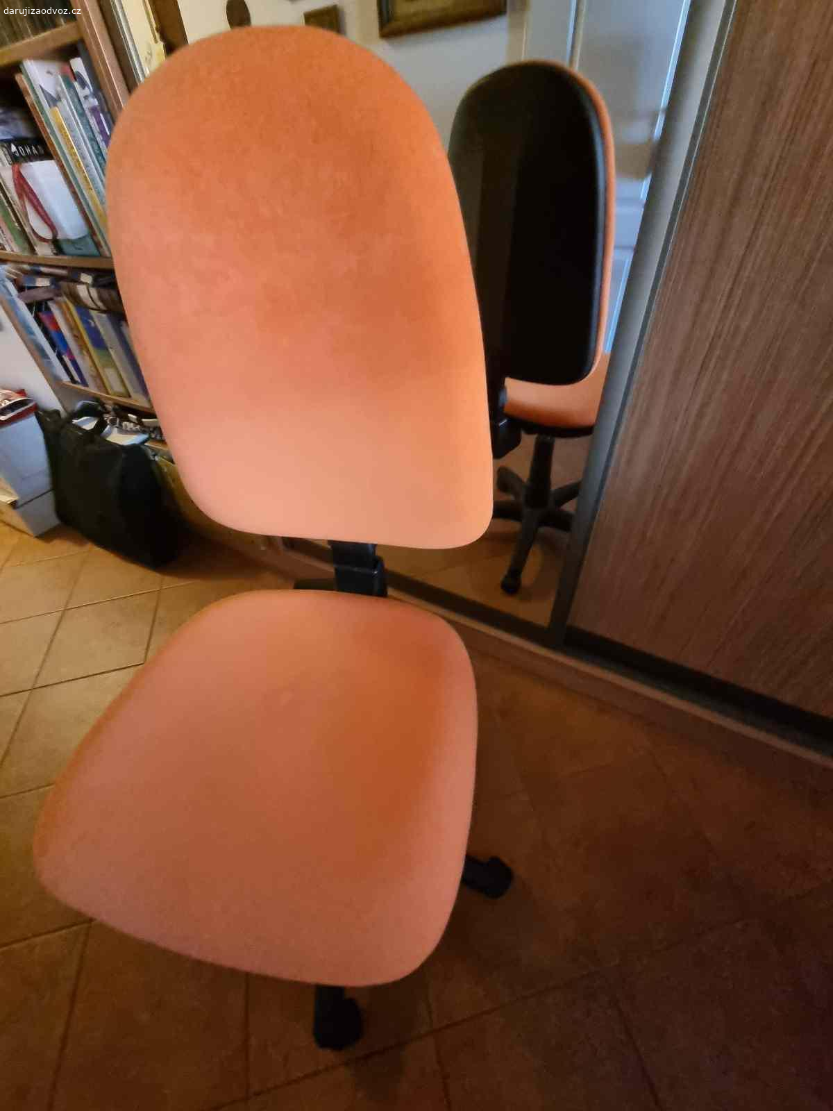 Kancelářská židle za odvoz. Zachovalá, v dobrém stavu
