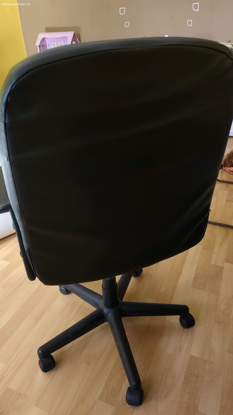 Kancelářské křeslo. černé používané kancelářské křeslo