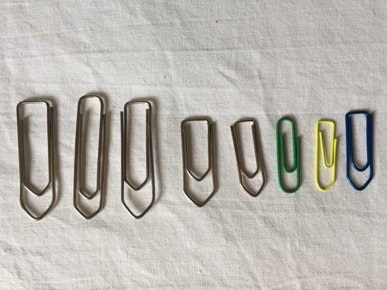Kancelářské sponky. Daruji kancelářské sponky, použité ve velmi dobrém stavu, různé velikosti.