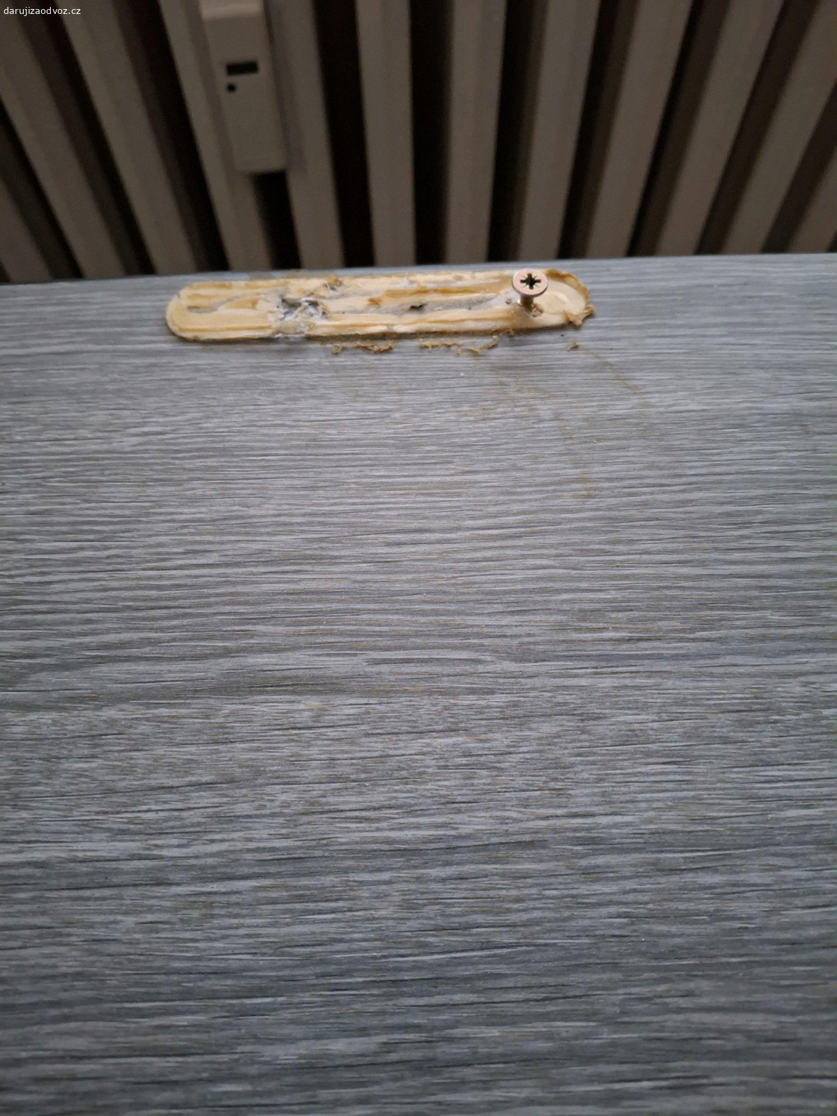 Kancelářský stůl. Starší kancelářský stůl.