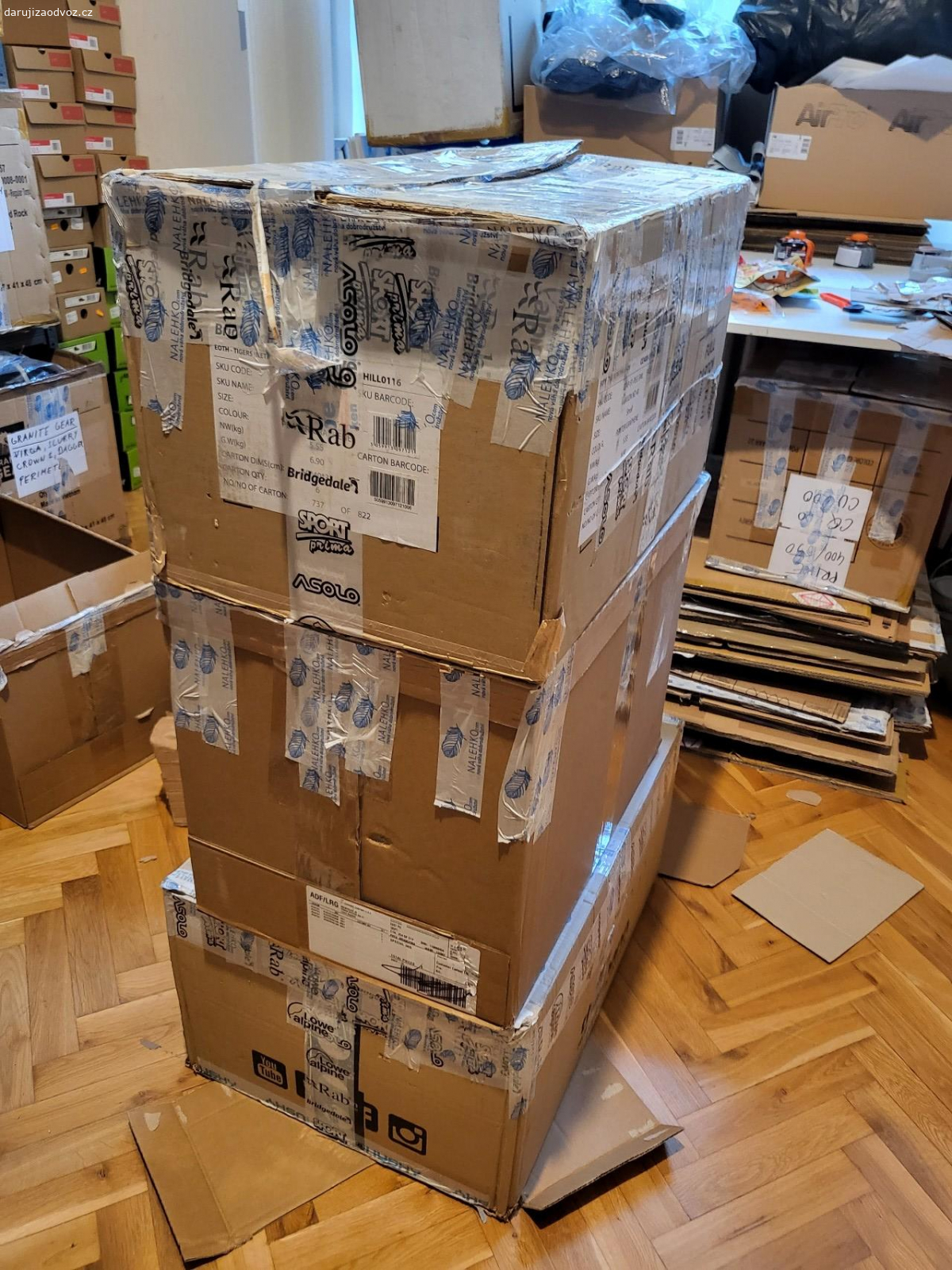 Kartonové krabice ke stěhování. Daruji papírové krabice- vhodné na stěhování, uskladnění věcí, rozměry cca 40×40×70 cm. Předání na Praze 1.
