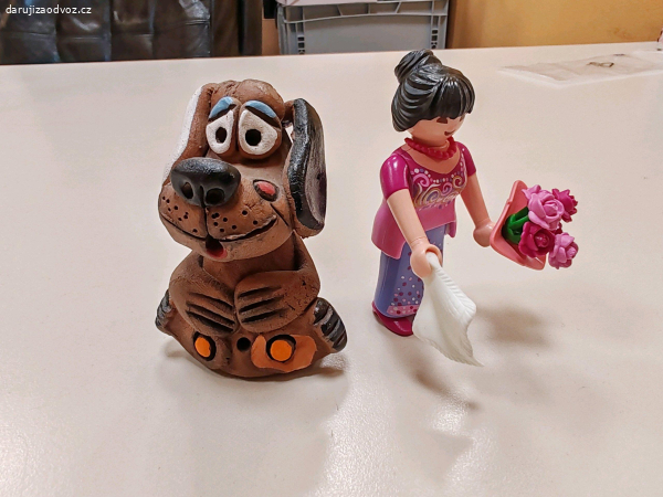 Keramická a plastová figurka