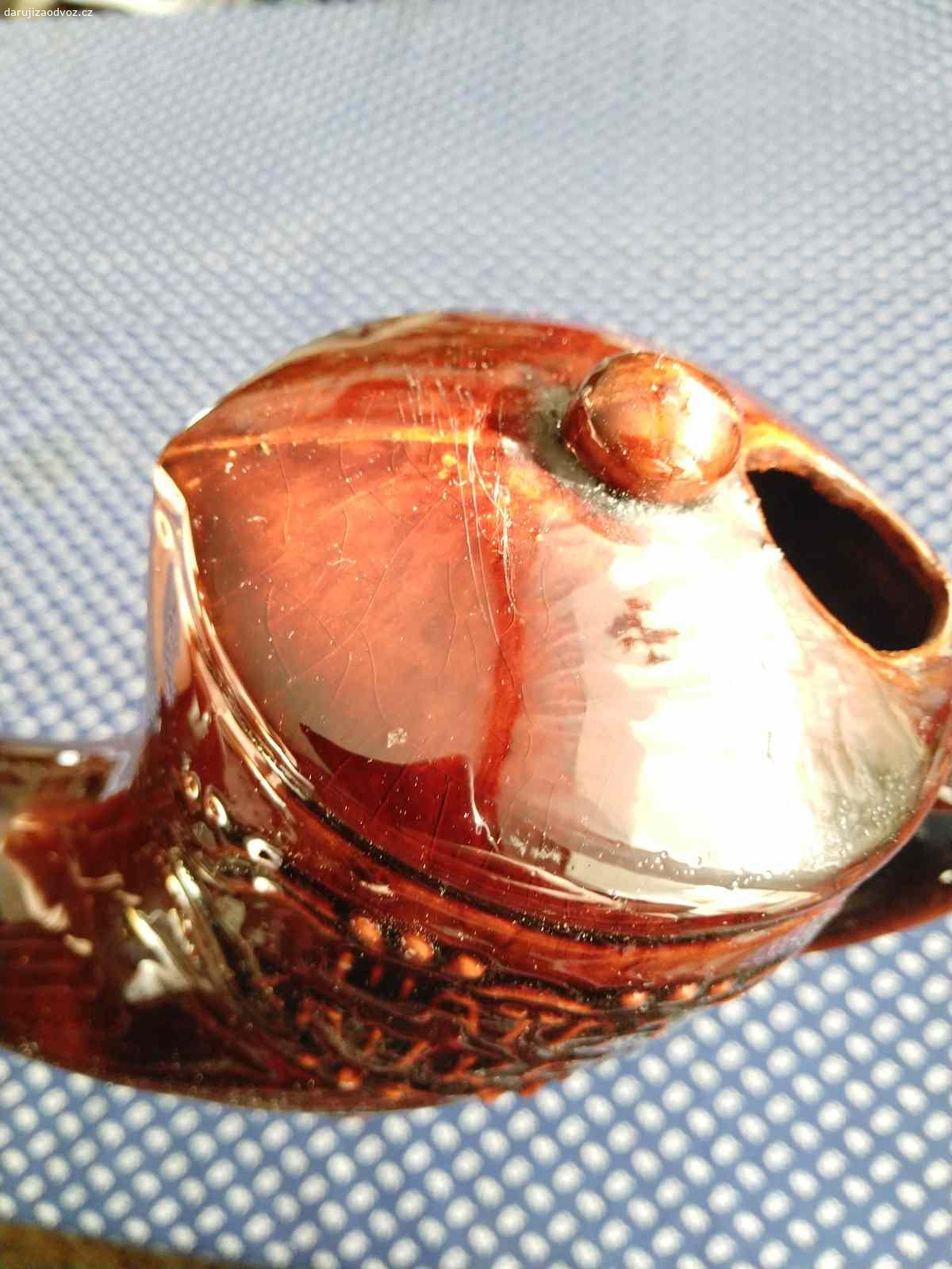 keramická sada. Daruji za odvoz keramickou sadu Stav viz foto - praskliny v glazuře odštěpky na několika místech. Předání na Sídlišti Krč v dopoledních nebo večerních hodinách. Prosím pište rovnou své možnosti ohledně předání. Prosím pouzze mail. Děkuji