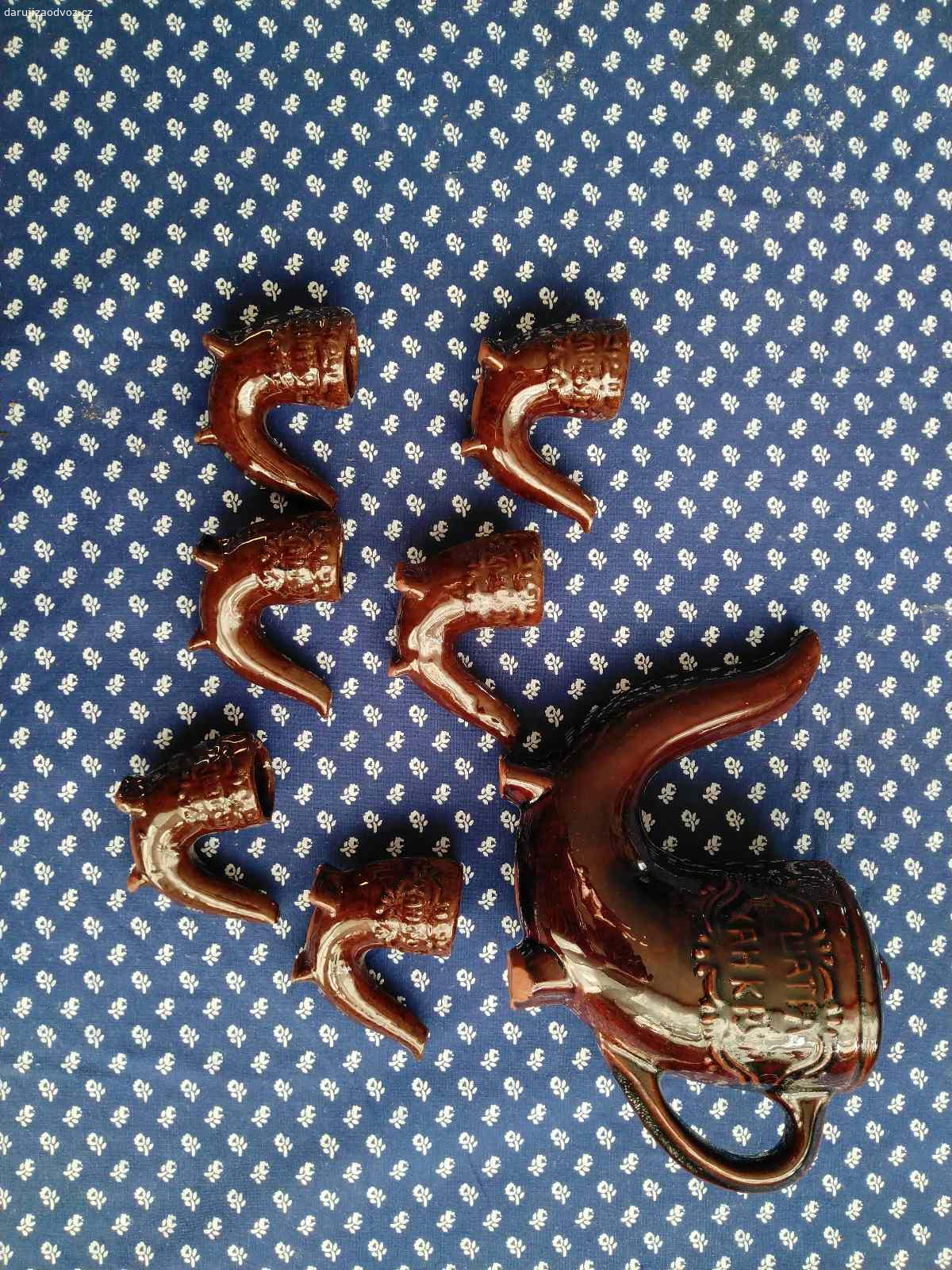 keramická sada. Daruji za odvoz keramickou sadu Stav viz foto - praskliny v glazuře odštěpky na několika místech. Předání na Sídlišti Krč v dopoledních nebo večerních hodinách. Prosím pište rovnou své možnosti ohledně předání. Prosím pouzze mail. Děkuji