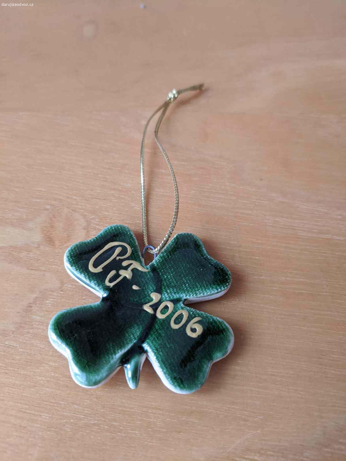 Keramický čtyřlístek, PF 2006. Daruji keramický čtyřlístek,  velikost 6 cm.

Předání ideálně na metru B - Lužiny nebo na trase Lužiny - Křižíkova.
Pokud máte zájem, pište rovnou kdy můžete vyzvednout - bez tohoto údaje NEODPOVÍDÁM. Děkuji za pochopení.

Hořká čokoláda potěší, ale není podmínkou.