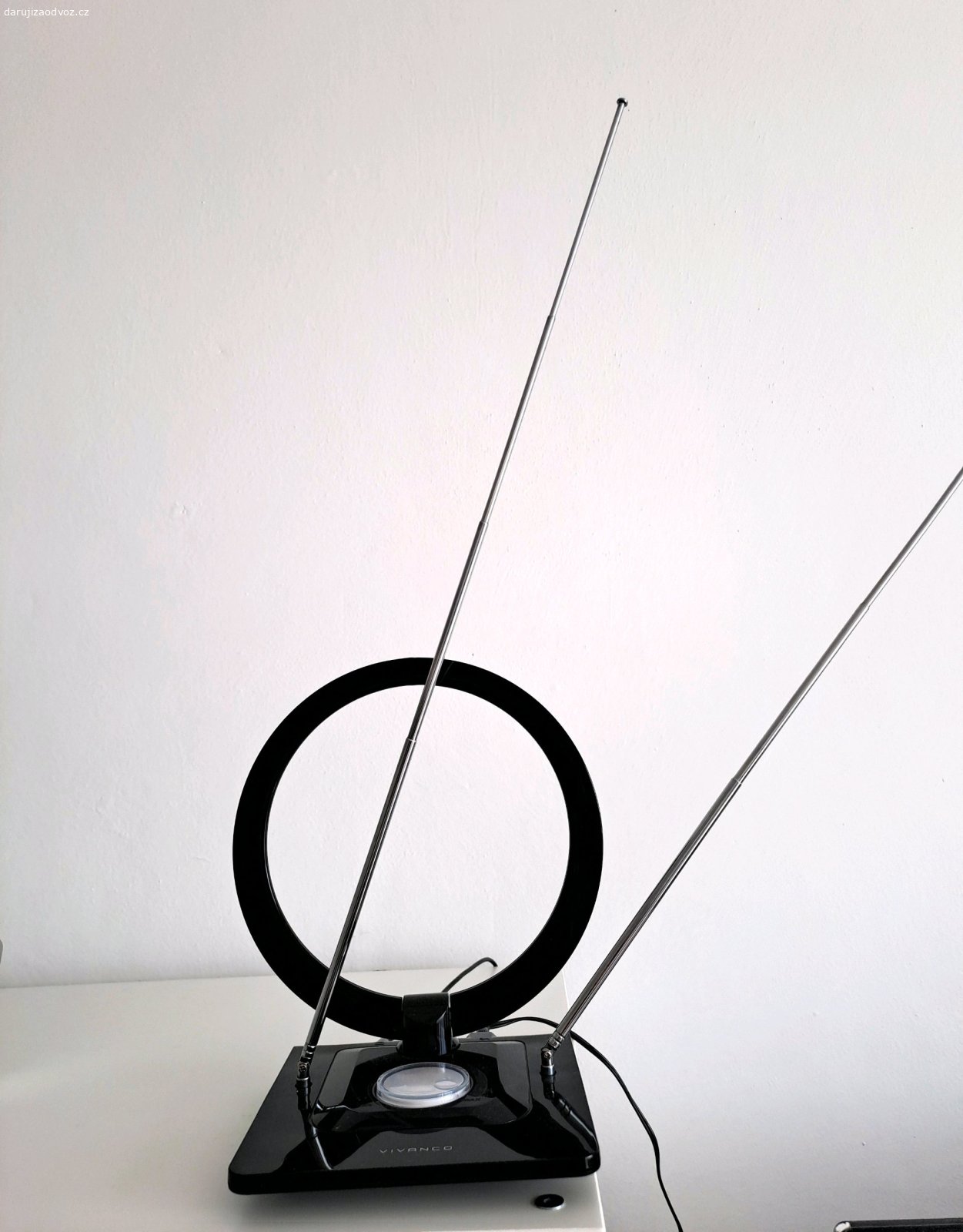 Keramika, kávovar Dolce Gusto.... Daruji( MOŽNO I JEDNOTLIVĚ ! ) keramiku, kávovar na kapsle, zarámovaný plakát, pokojovou anténu.