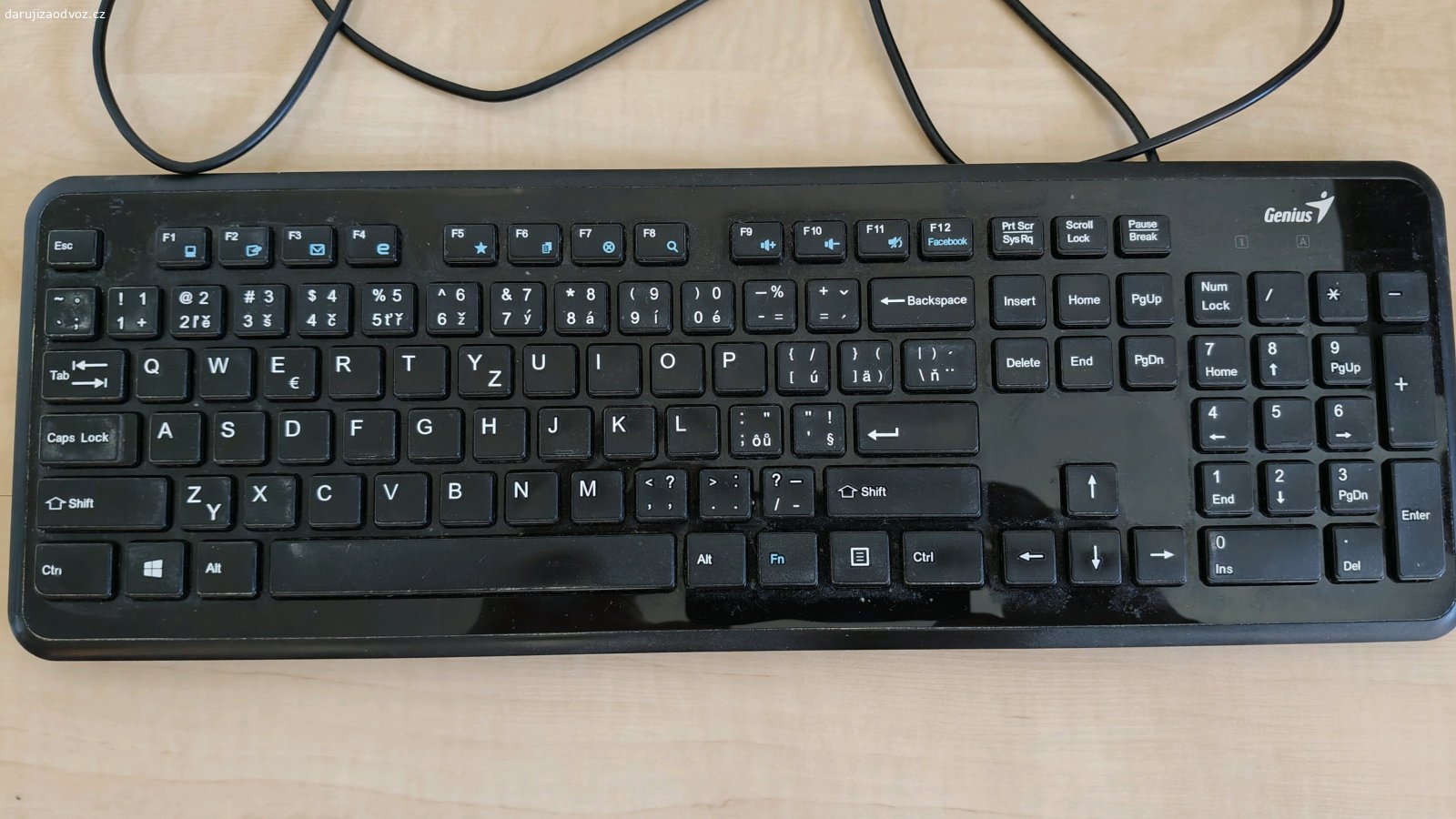 Klávesnice Genius. Daruji USB klávesnici Genius SlimStar i250.