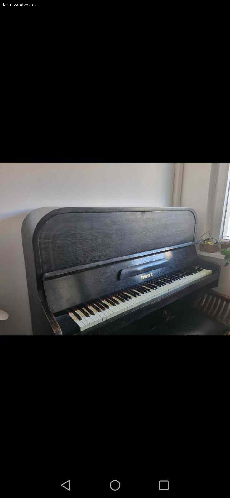 Klavír na dekorační účely. Daruji Klavír na dekorační účely za odvoz.