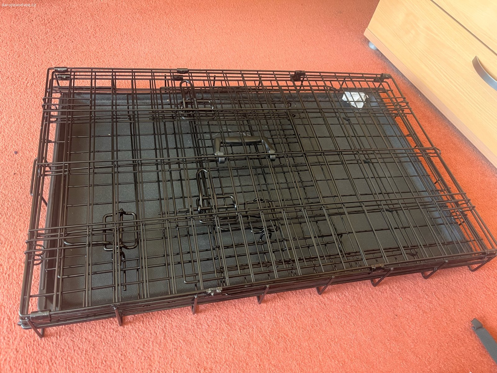 klec a kenelova klec pro psa. obě nové, nepoužité, rozkládací
rozměry:
- klec - 75x48x54cm (délka/šířka/výška)
- kennelka - 72x37x51cm
