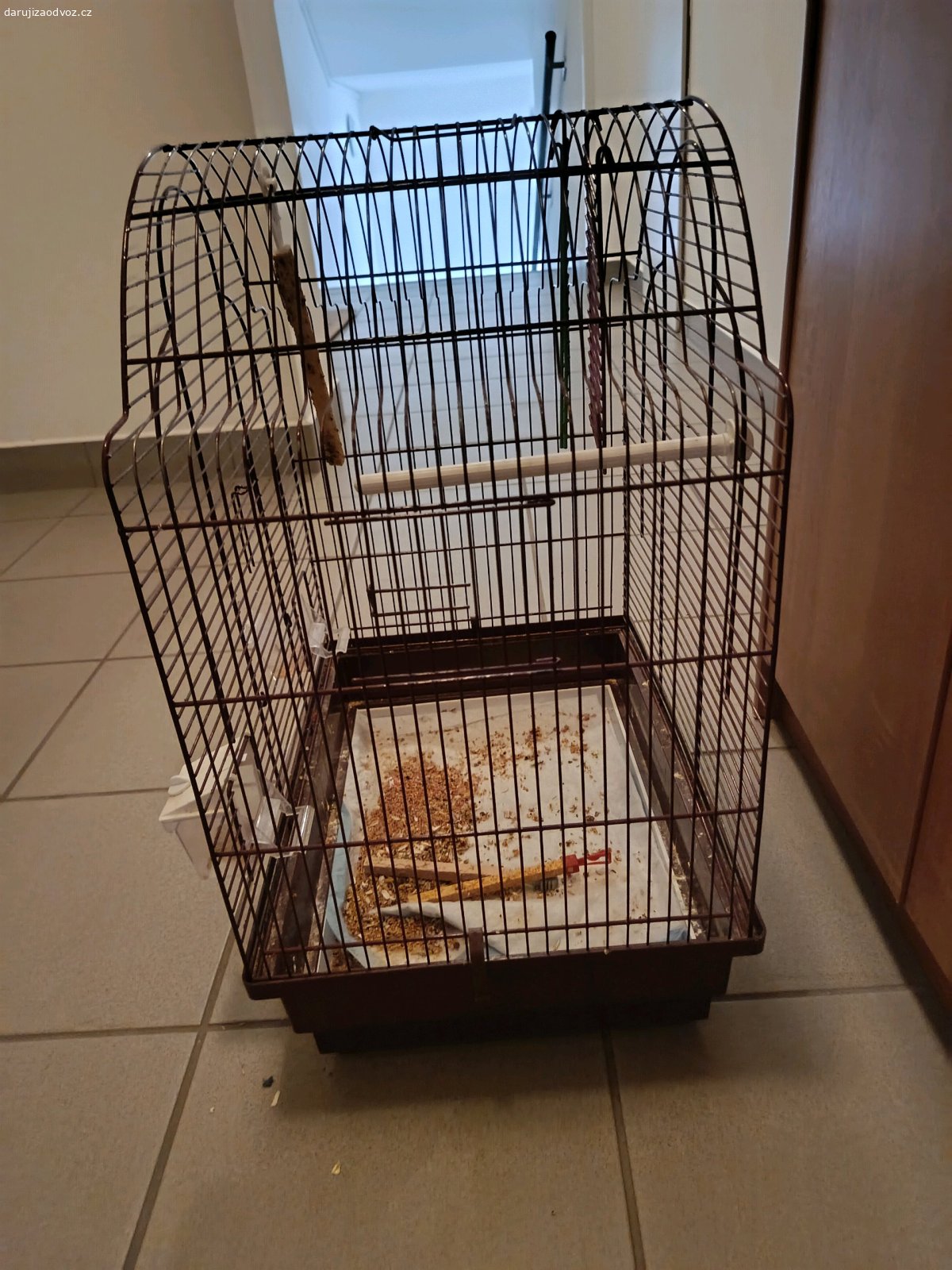 Klec pro papouška. Za čokoládu daruji klec pro papouška, rok používaná.