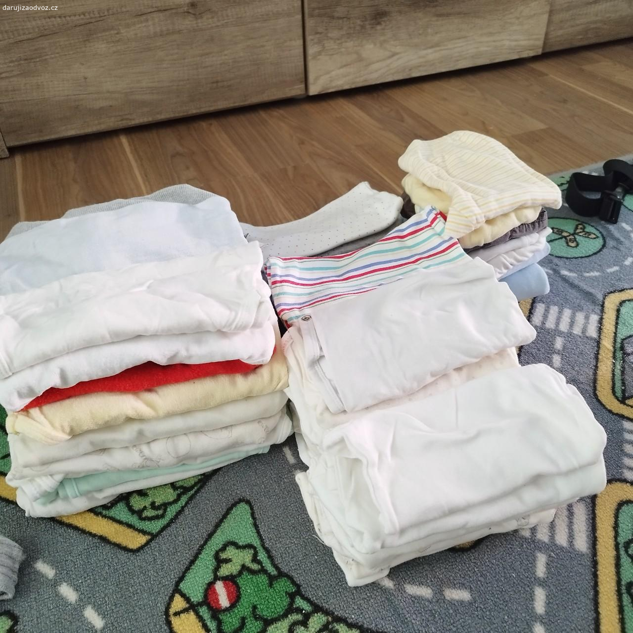 Kluk, holka oblečení 56-62. Pro ty naše nejmenší, jen někde flíčky, případně probrat, raději volat nebo sms