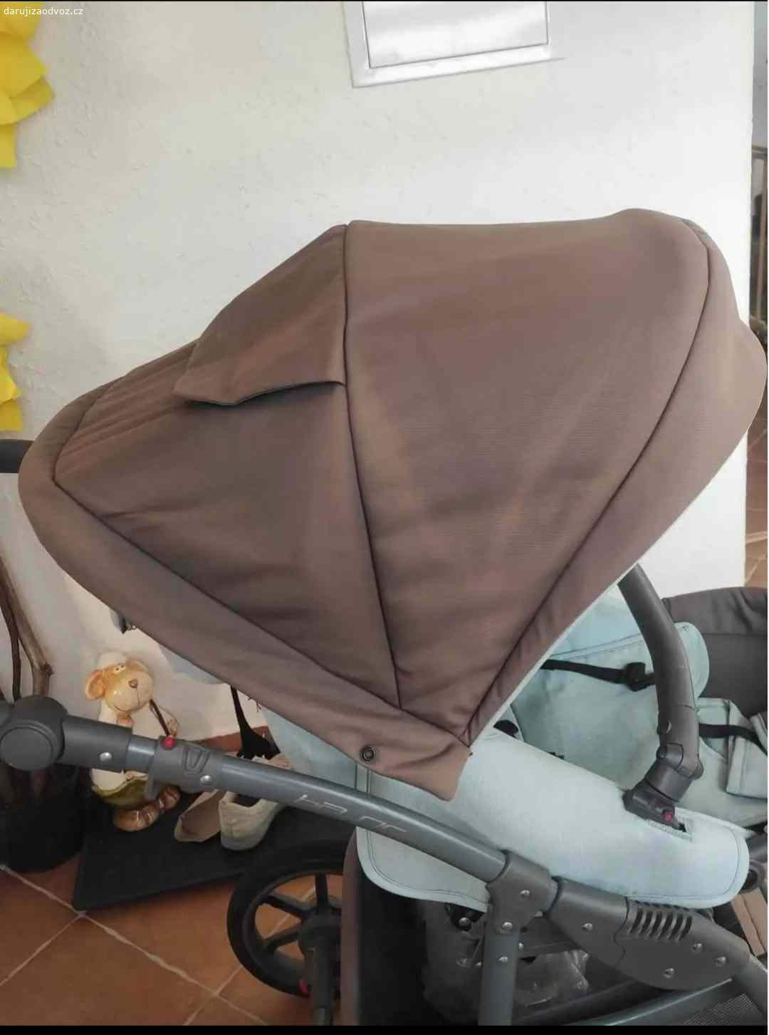 Kočár. Po jednom dítěti, vybledla stříška sporťáku. Součástí hluboká korba, pláštěnky i taška na kočár. Vhodny na balkon nebo k prarodičům. Vyměním za slané mlsáni, cokoladu 85% nebo vlasske ořechy či mandle