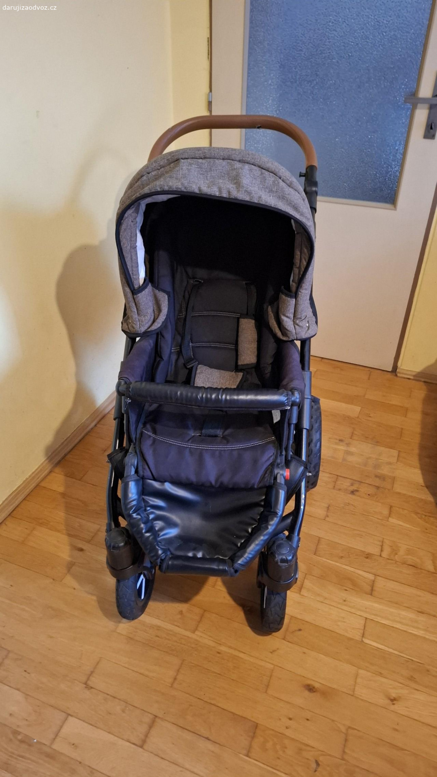 Kočárek do terénu. funkční brzdí jezdí