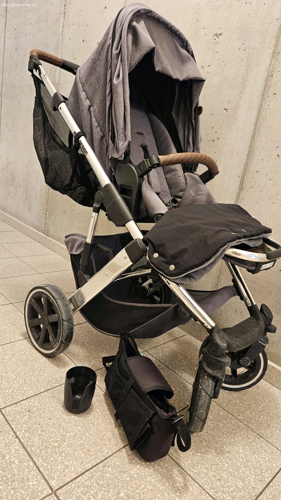 kocarek dvojkombinace. Kocarek ABC Design Salsa 4 Air Diamond edition model 2020. Na sportovni nastavbe je pouzivani 2 deti znat. Korba je v perfektnim stavu. U podvozku funguje brzda jiz jen na jedno kolo. Vcetne veskereho prislusenstvi: drzak na piti, plastenka, nakupni taska, organizer, rukavnik. Vhodny na nahradni dily nebo jako vikendovy kocarek k prarodicum nebo na chatu.