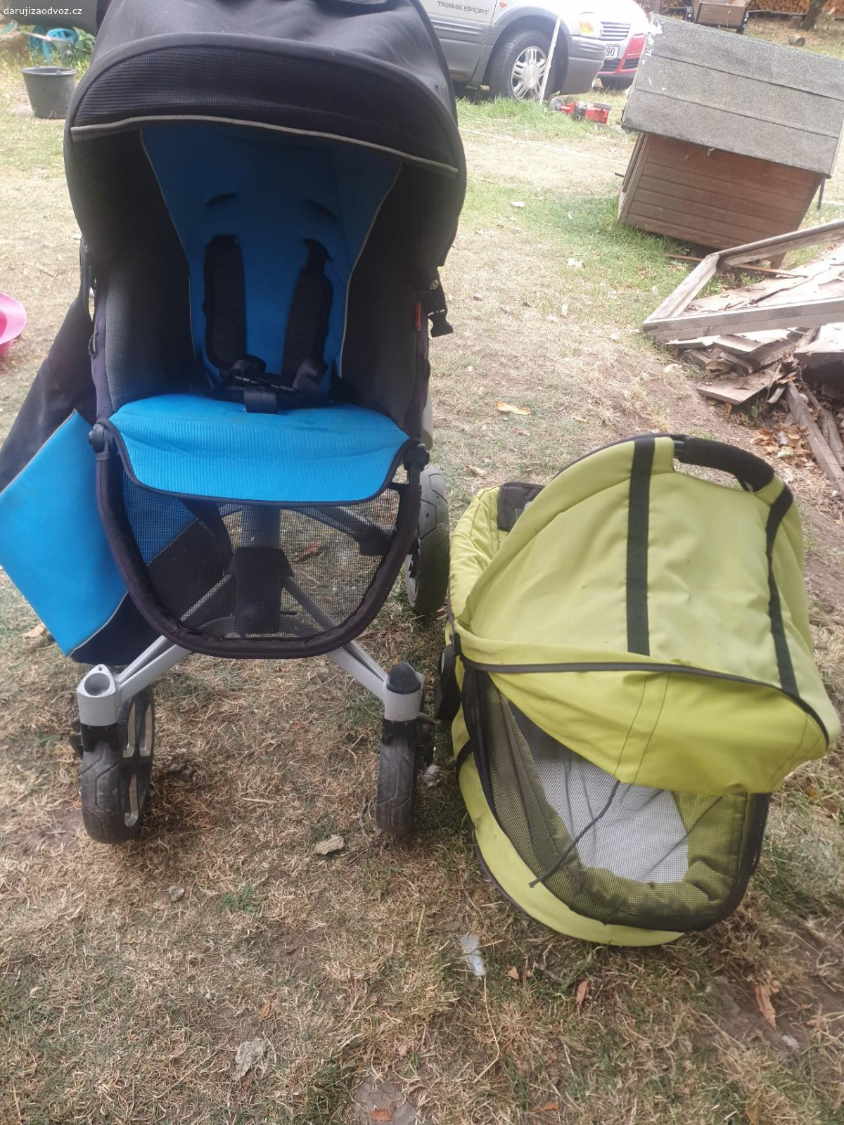kočárek Patron dvojkokbinace. hliníkový podvozek lambda potřebuje v jednom místě svařit je funkční,hůře skládá. 
Ke kočárku: fusak pro mimi i vetsi dite do sportaku značky Patron, sluneční clona, pláštěnka, rukavnik na zimu a patron taška. skladovan v suchu,ale je potřeba vyčistit.