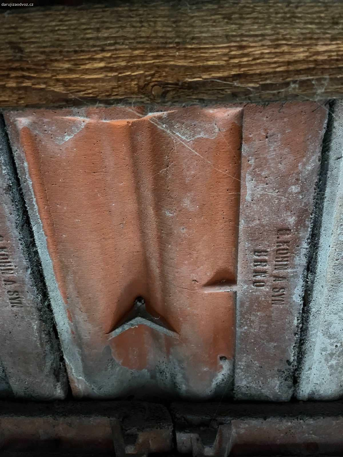 Kohn a syn/Tondach Brněnka 14. Daruji za odvoz tašky Kohn a syn/Tondach Brněnka/Renoton 14, cca 1200 ks.

https://www.wienerberger.cz/strecha-tondach/produkty/stresni-tasky/renoton-14---re_na.html