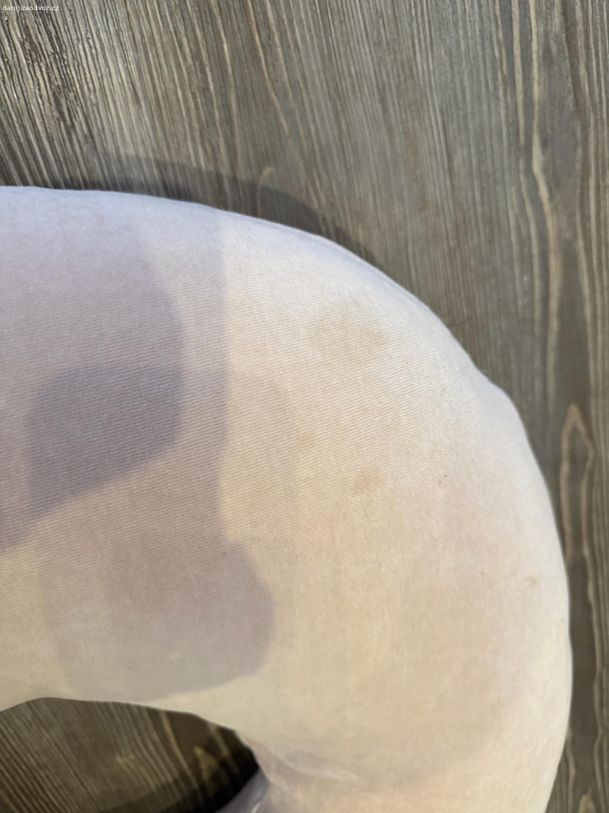 Kojící polštář. Daruji kojící polštář - funkční, stav viz. foto - flíček