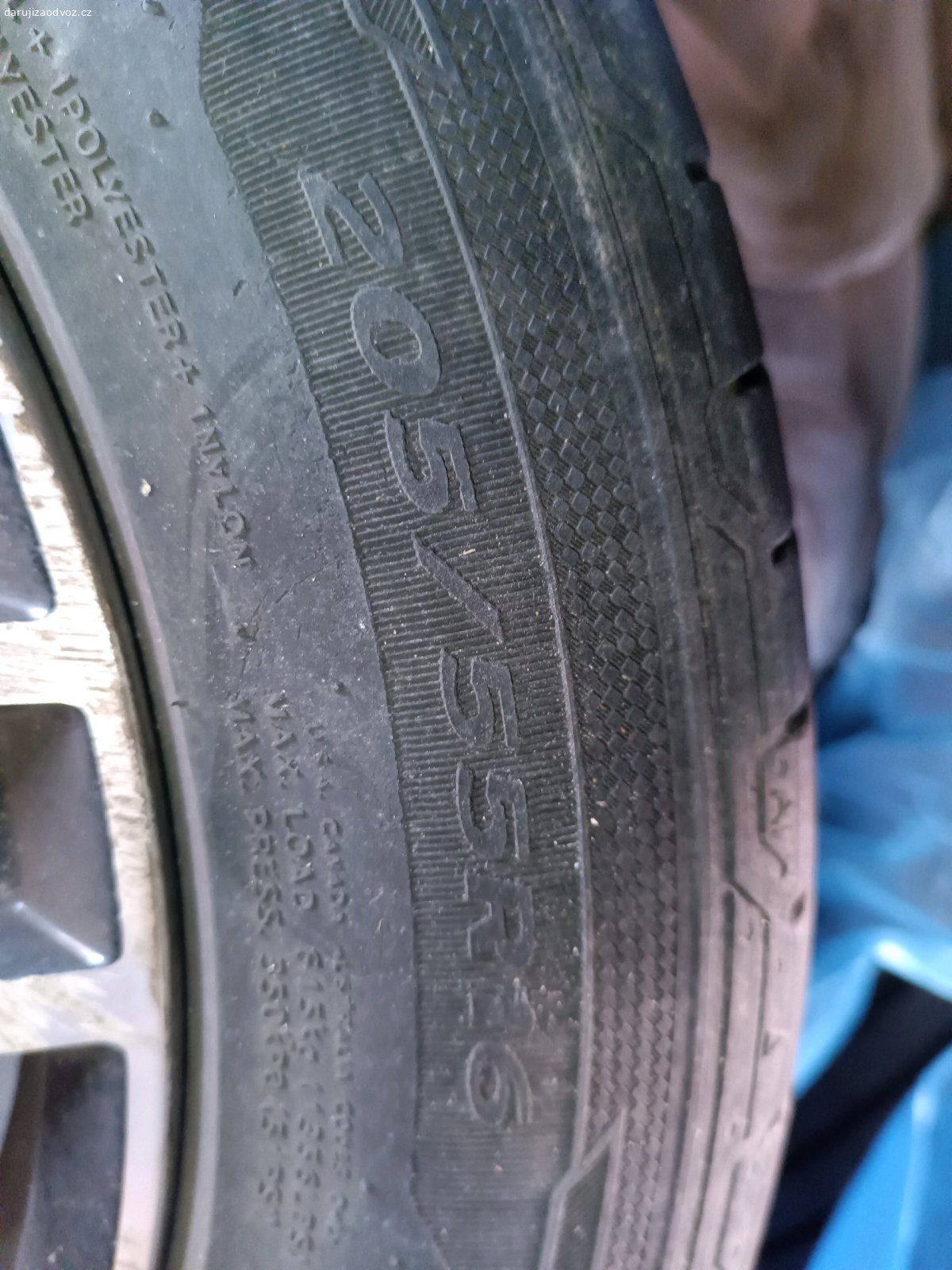Kola s letnim obutim 4 ks. 4 kola s letnim obutim, vhodne např. pro Škodu Octavia. Velký prací prášek potěší ?