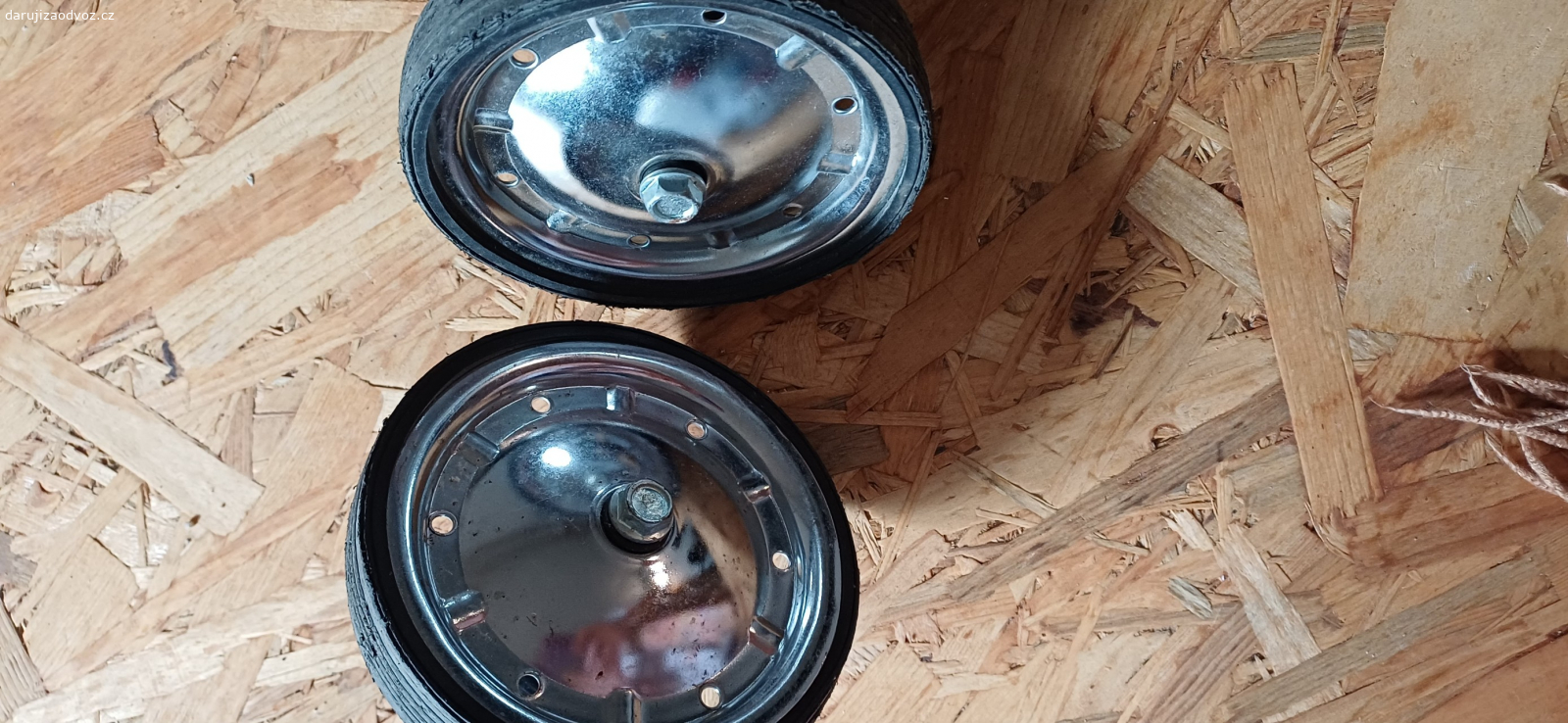 přídavna kolečka. kolečka k dětskému kolu