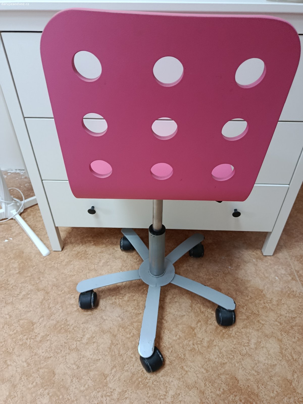 Kolečková židle IKEA. Dětská židle ve velmi dobrém stavu,daruji