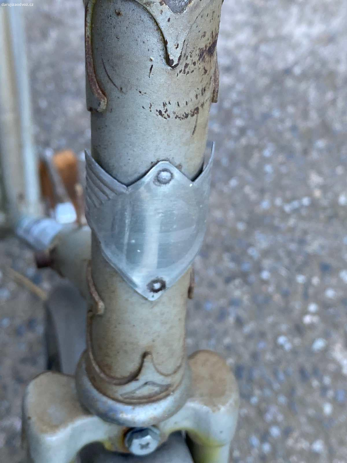 Kolo Favorit. Daruji za odvoz, nekompletní, stav viz foto.