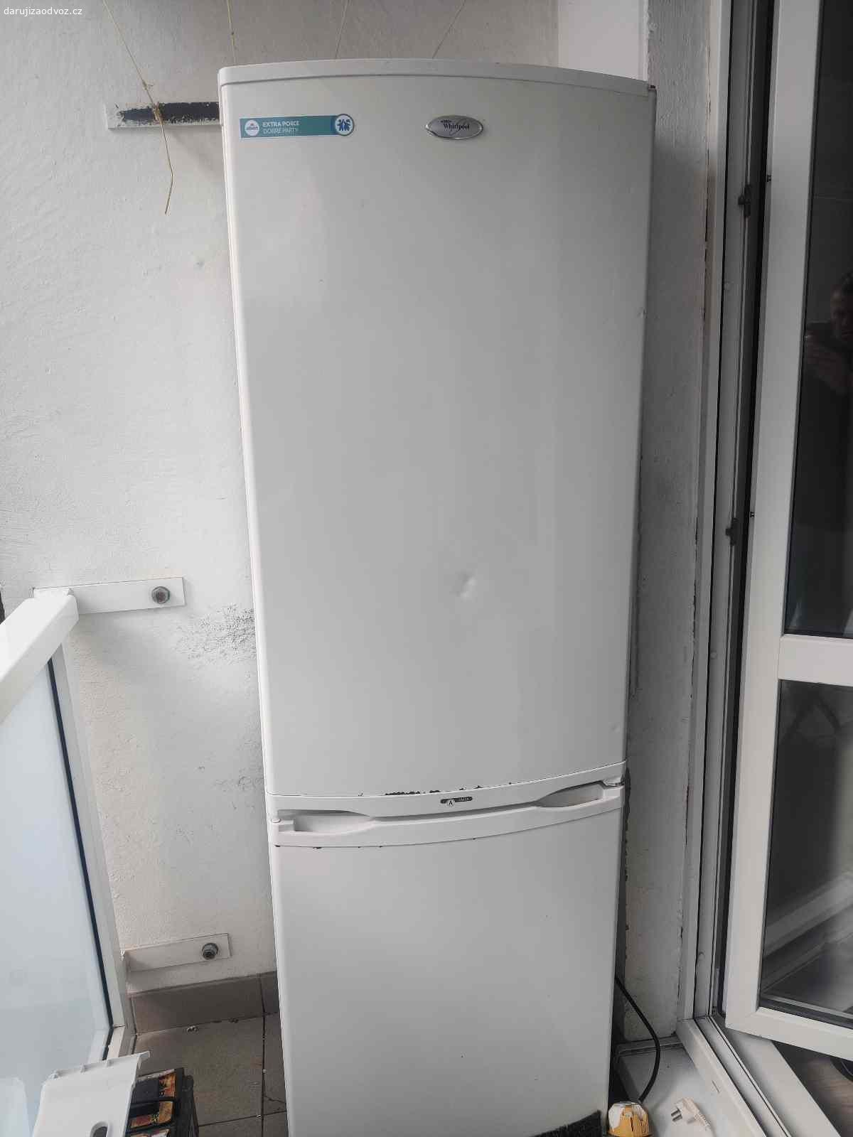 Kombinovaná lednice. Daruji za odvoz. Funkční. Stav= foto